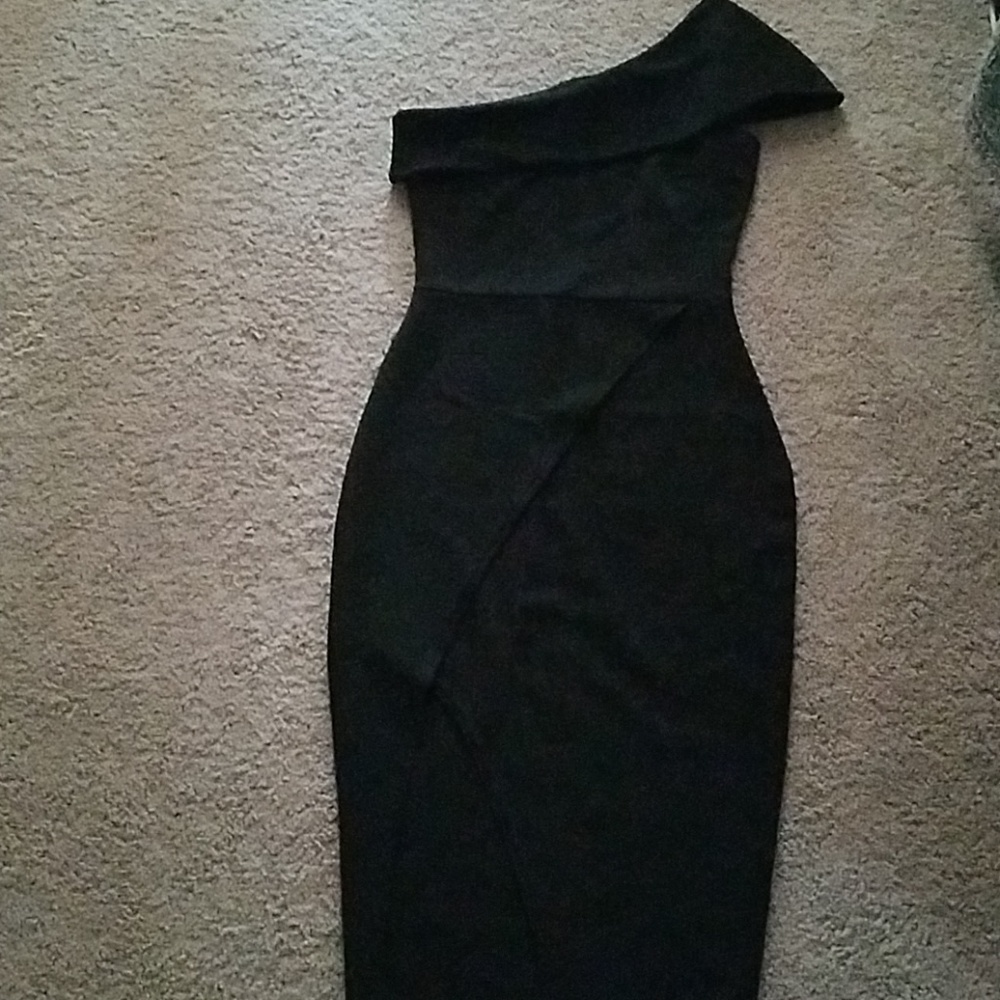 Boohoo Off One Shoulder Slit dress Black